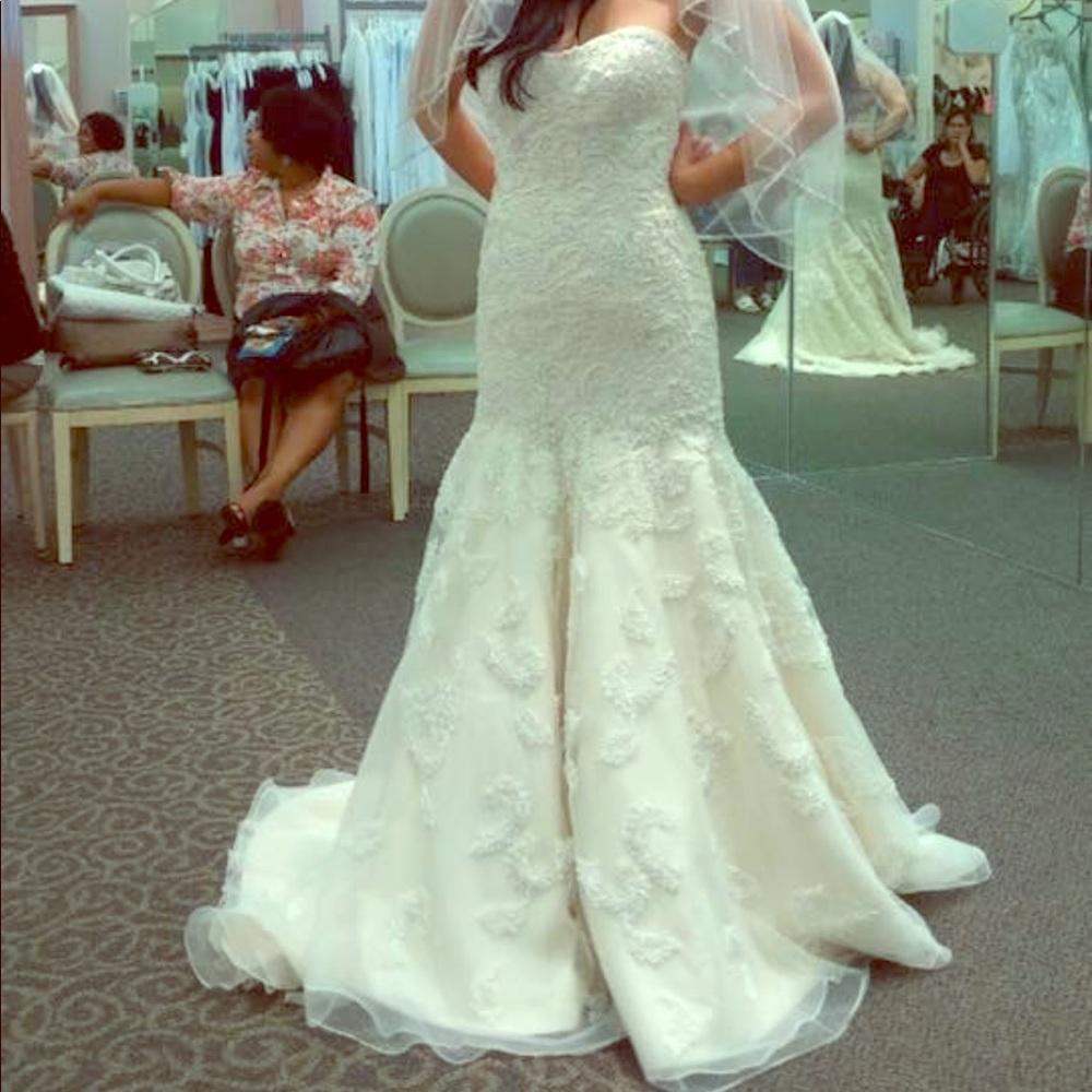 ✨✨NWT Oleg Cassini bridal gown ✨✨